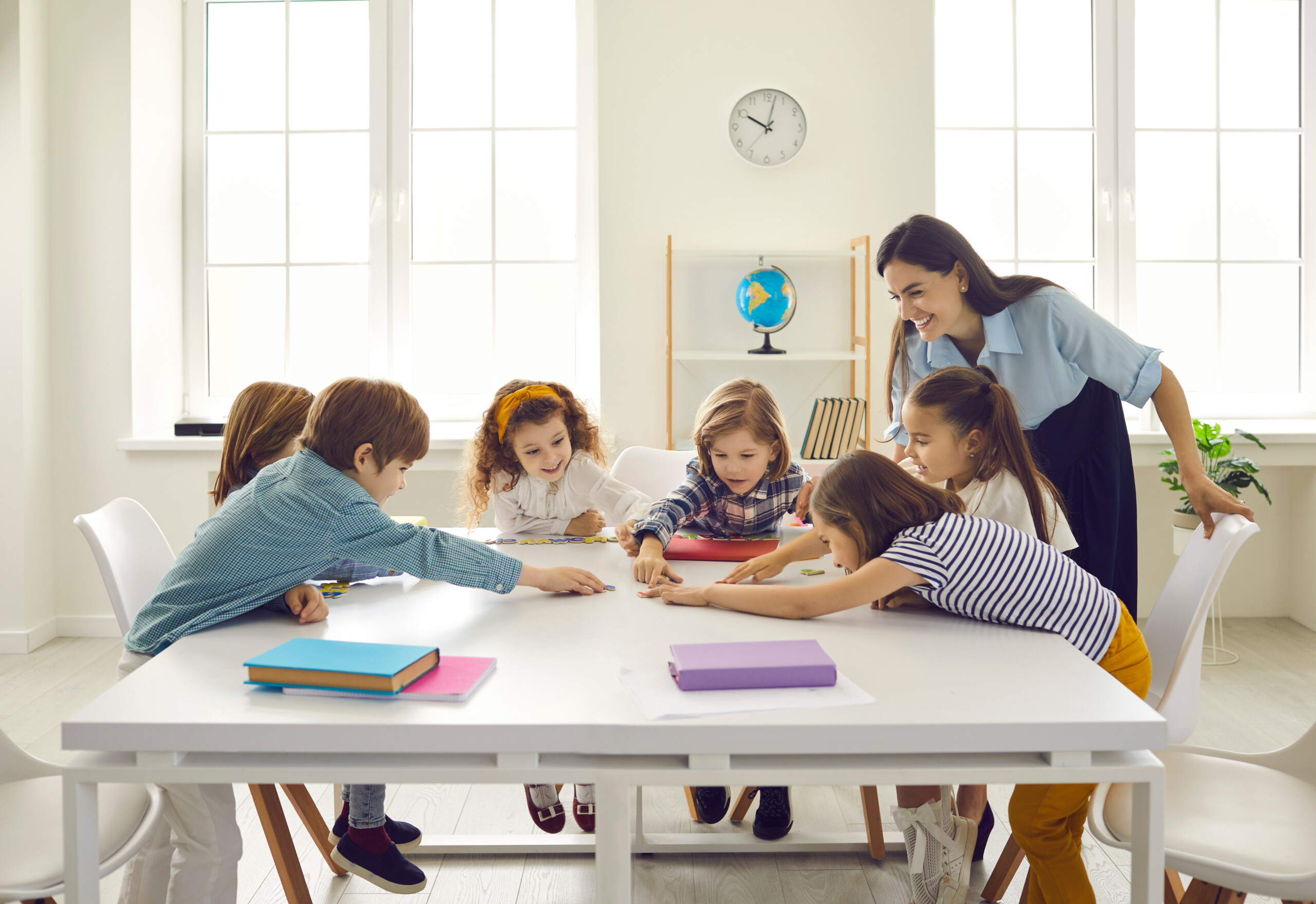 Happy,School,Teacher,And,First,Grade,Students,Having,Interesting,Engaging